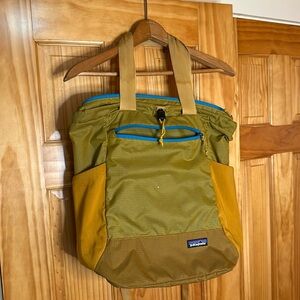 Patagonia Ultralight Black Hole® Tote Pack 27L in Hawk Gold with Blue Trim